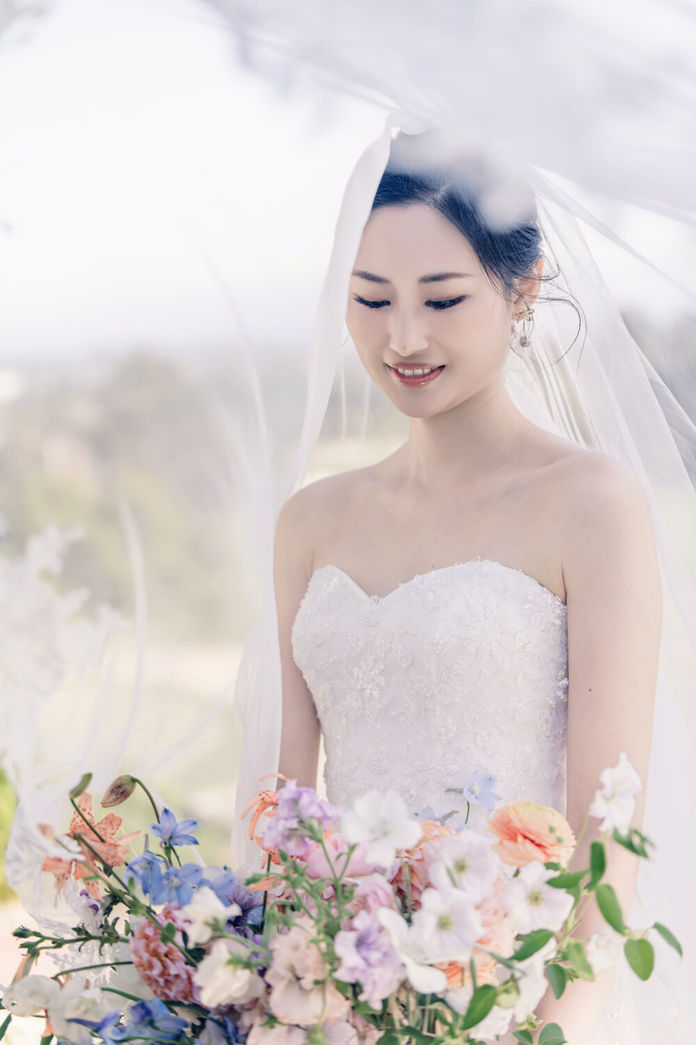 Soft bridal portrait with bouquet