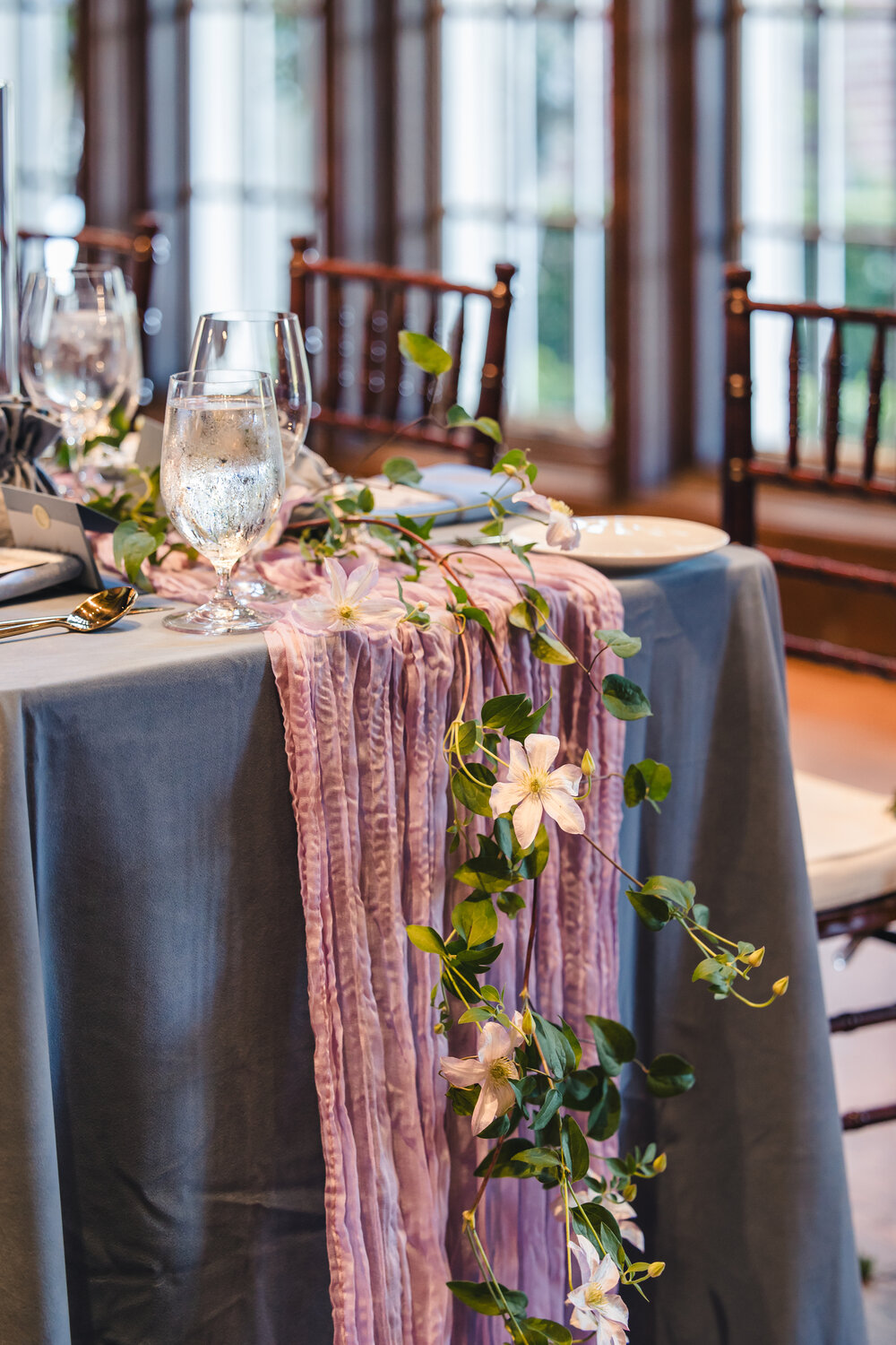 Reception table detail by the windows