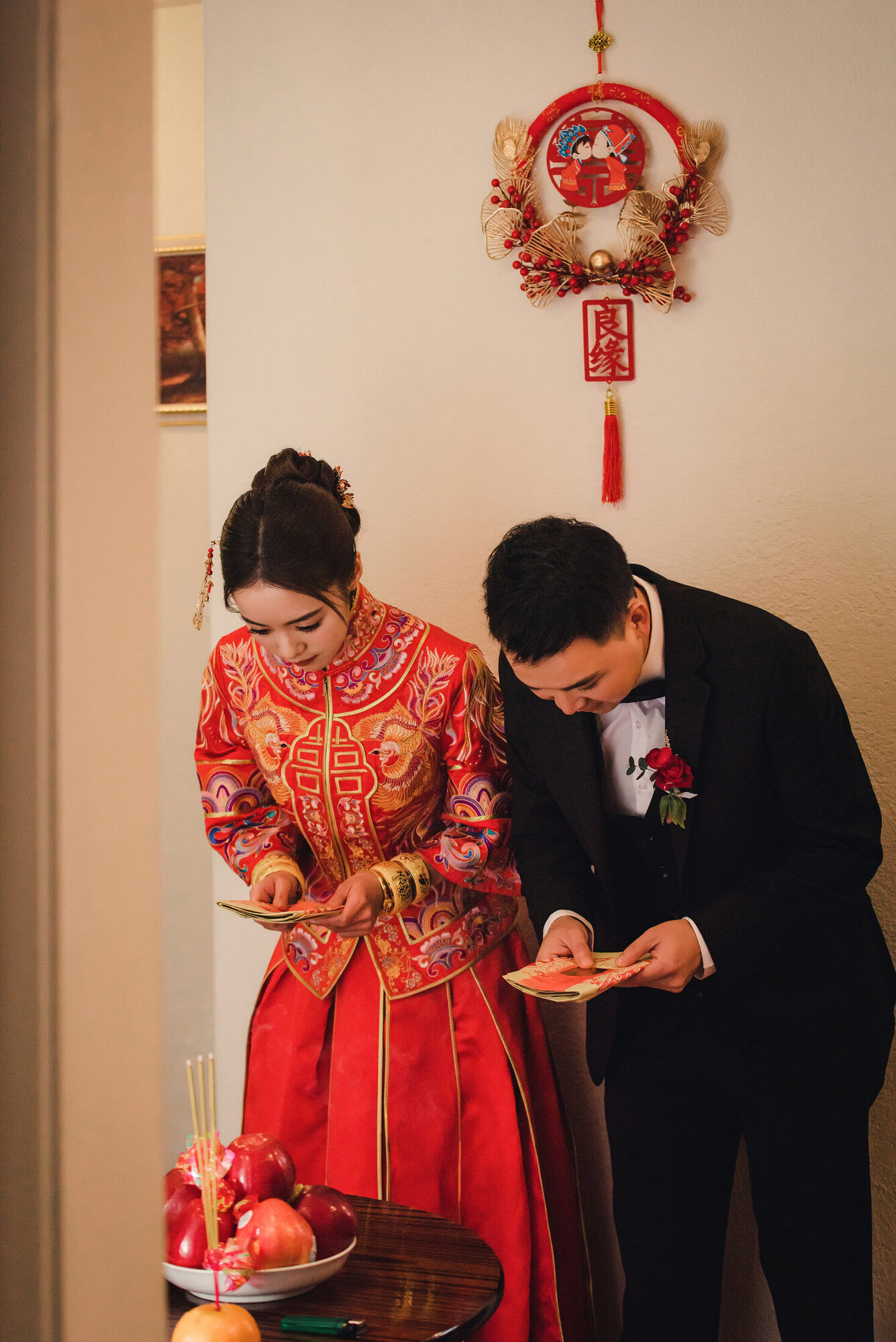 Couple tea ceremony detail