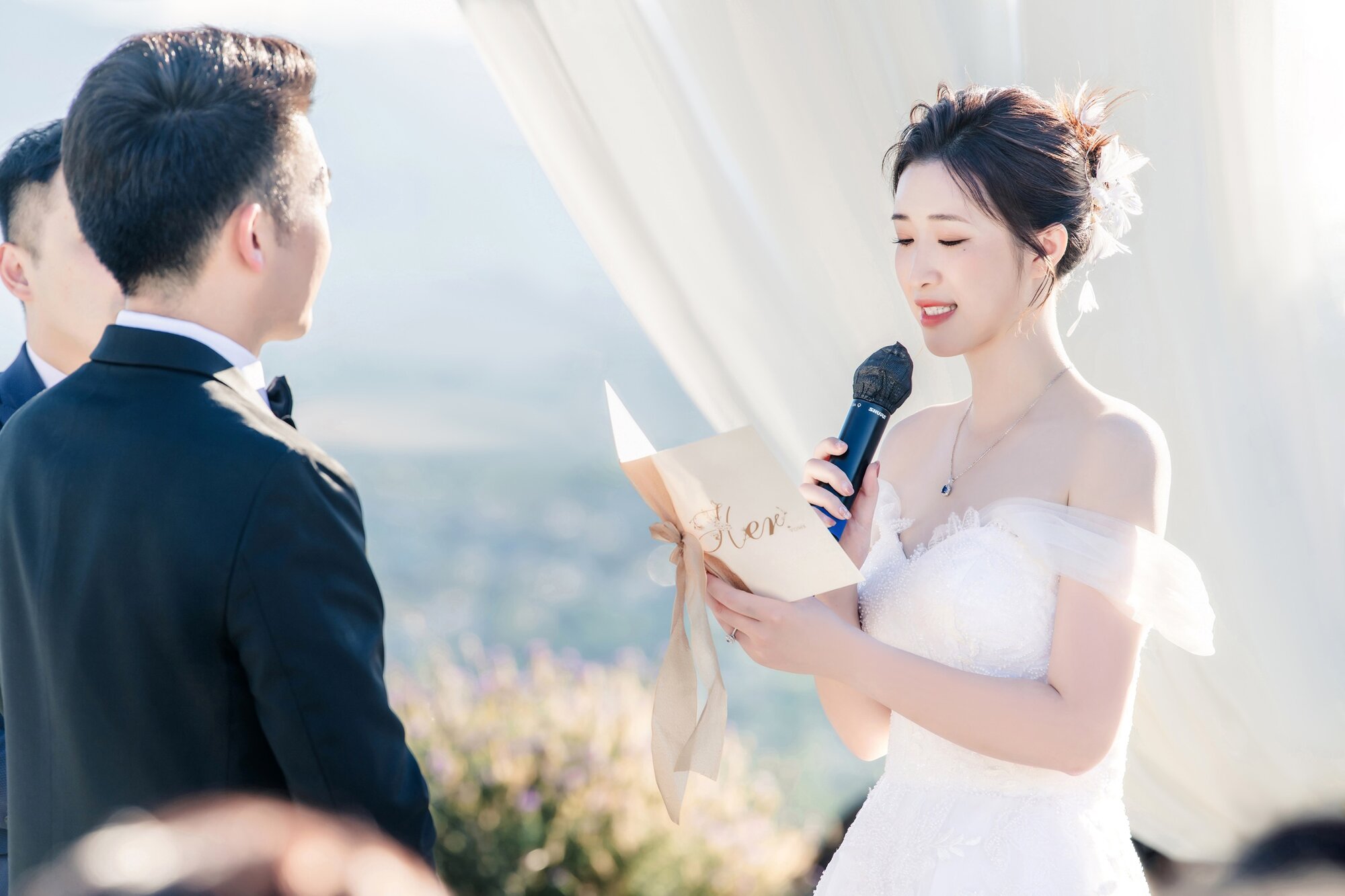 Close ceremony vow moment