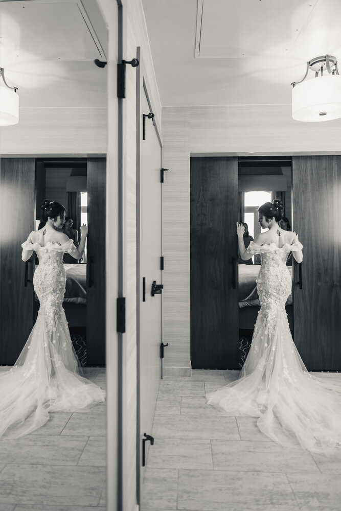 Black and white bridal portrait in the hallway